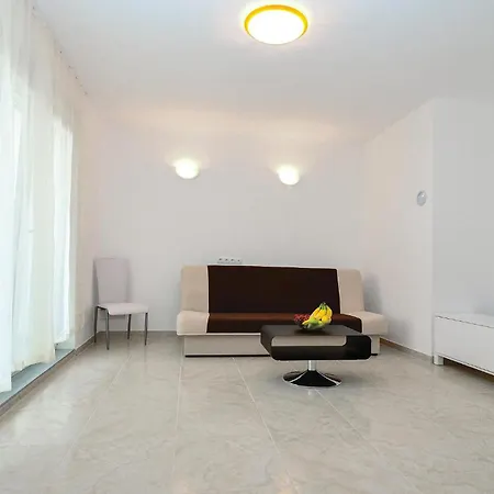 Beautiful In With Swimming Pool Apartman Nin