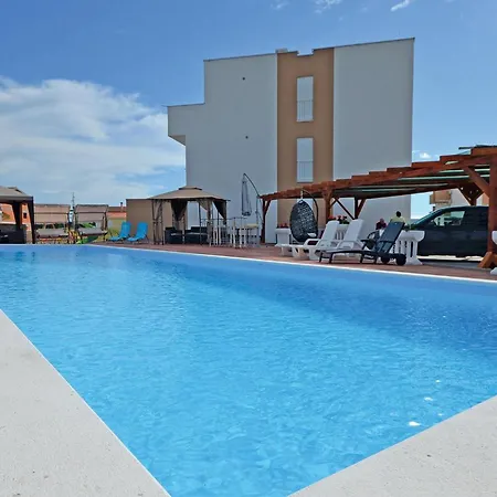 Apartman Beautiful In With Swimming Pool