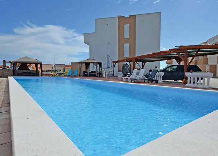 Appartamento Lovely In With Swimming Pool