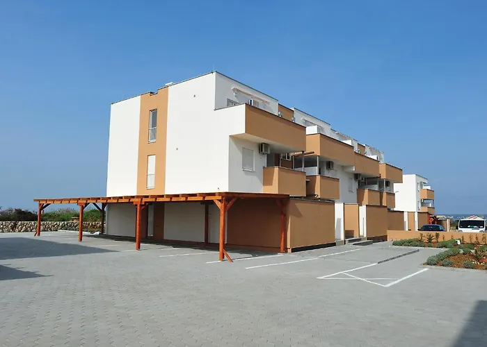 Lovely In With Swimming Pool